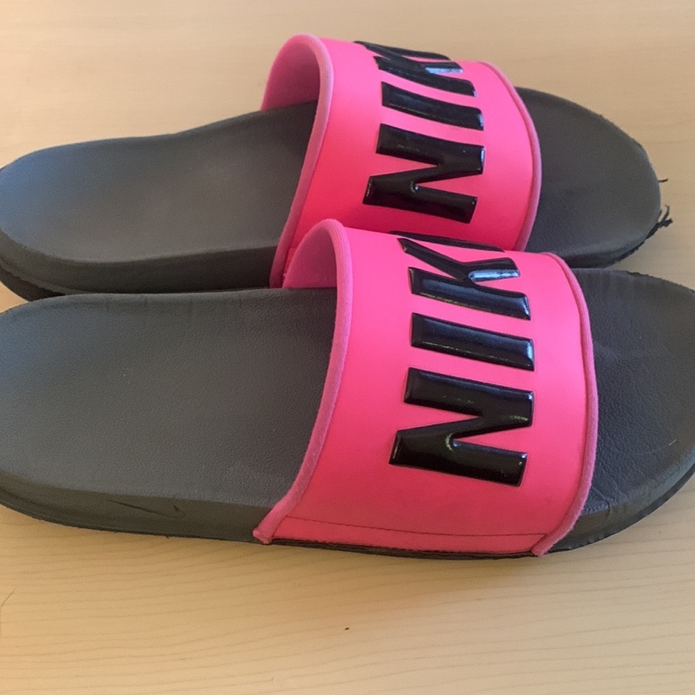 Nike Women’s 11 Slides